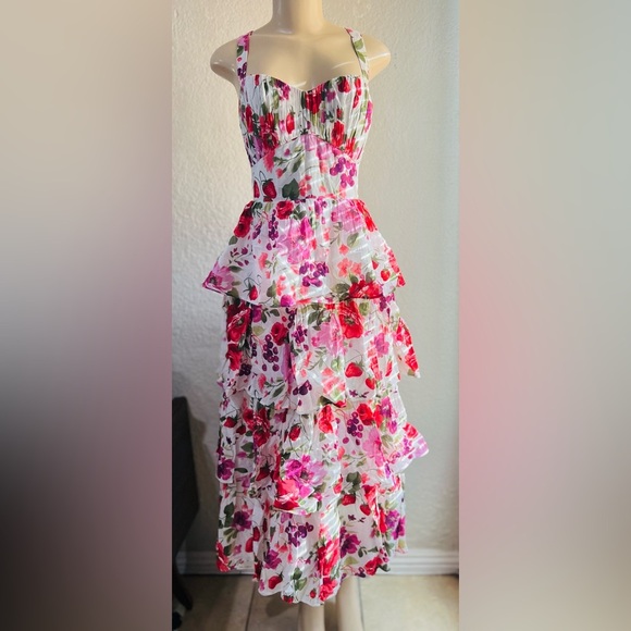 Abercrombie & Fitch Lace-Up
Back Tiered Maxi Dress - Picture 2 of 7